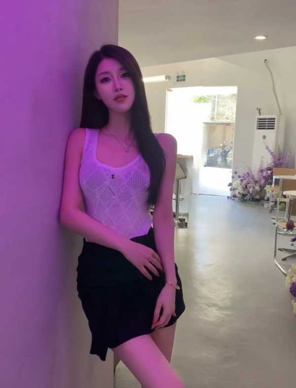 顺德容桂性感大长腿粉嫩女孩