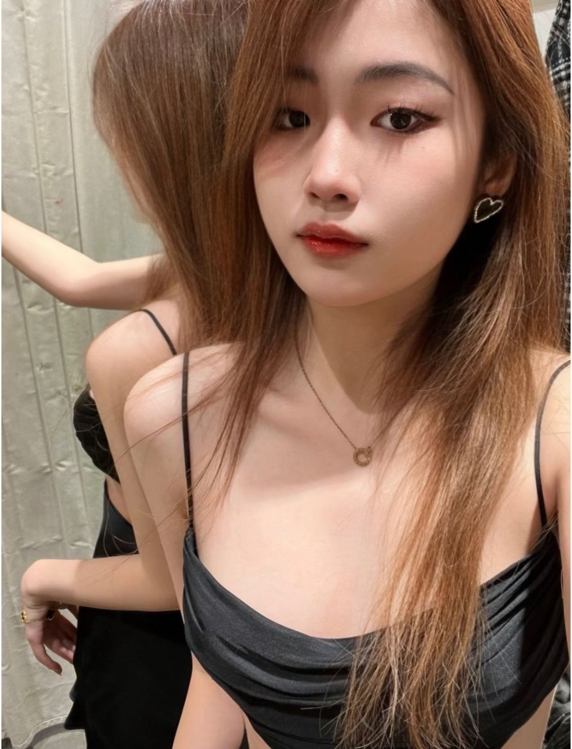 性格开朗、长相甜美