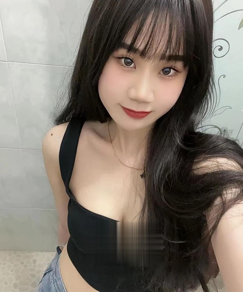 性感逼紧胸美